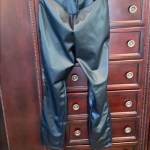 Leather-look leggings by Venus